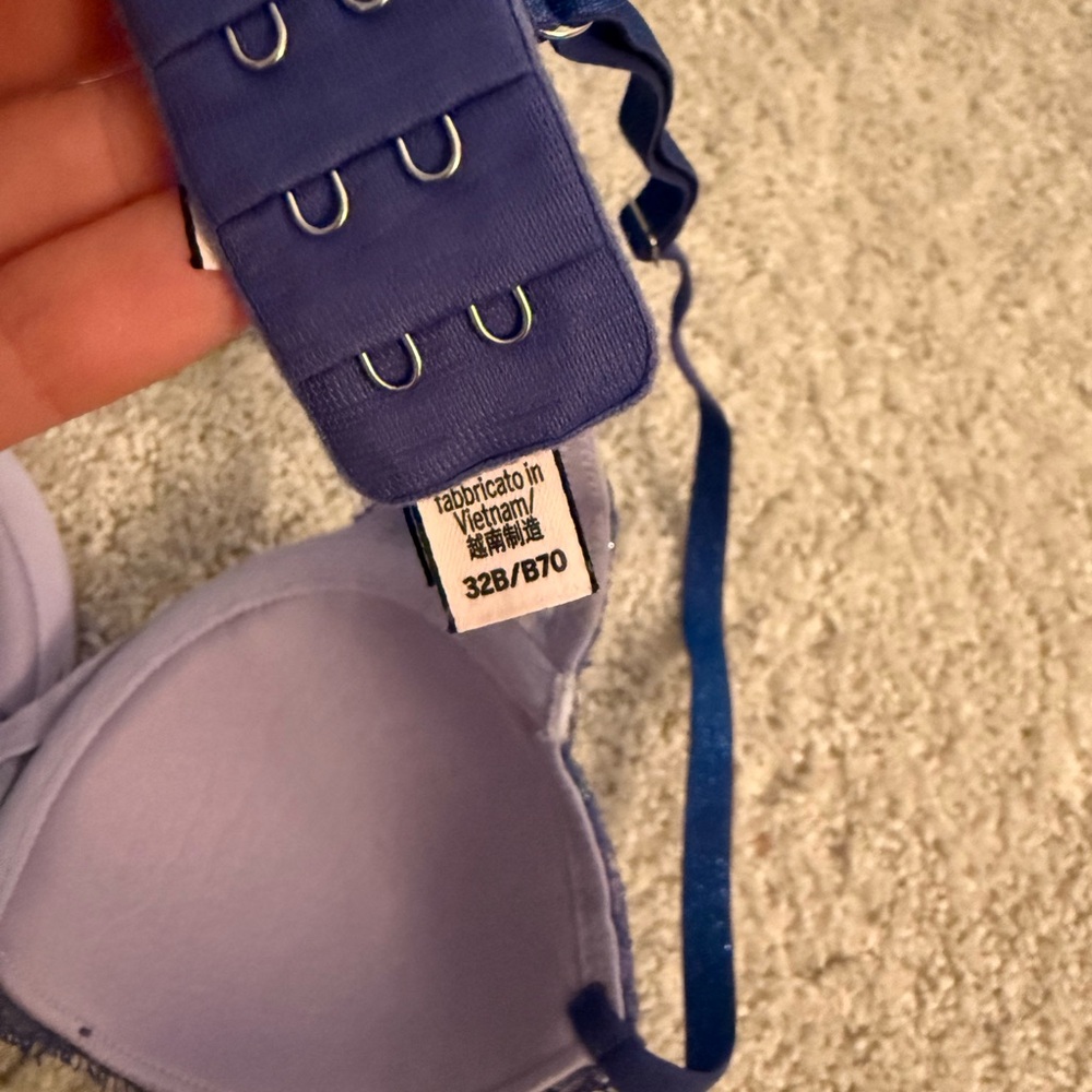Victoria Secret bra - Picture 2 of 2